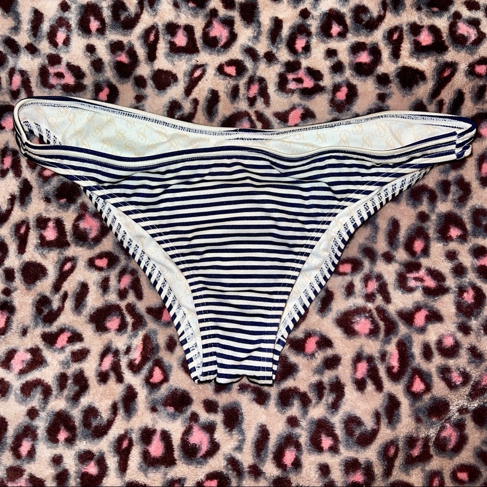 🤩3for$10🤩 Victoria’s Secret small bikini bottoms. Blue and white stripes.